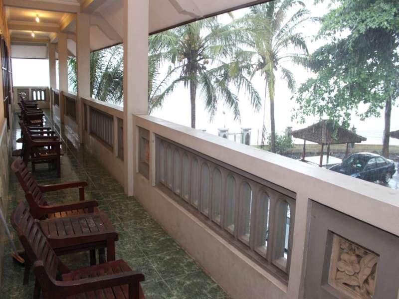 Baru Dua Beach Hotel Banyuwangi  Esterno foto