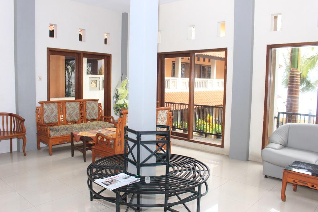 Baru Dua Beach Hotel Banyuwangi  Esterno foto
