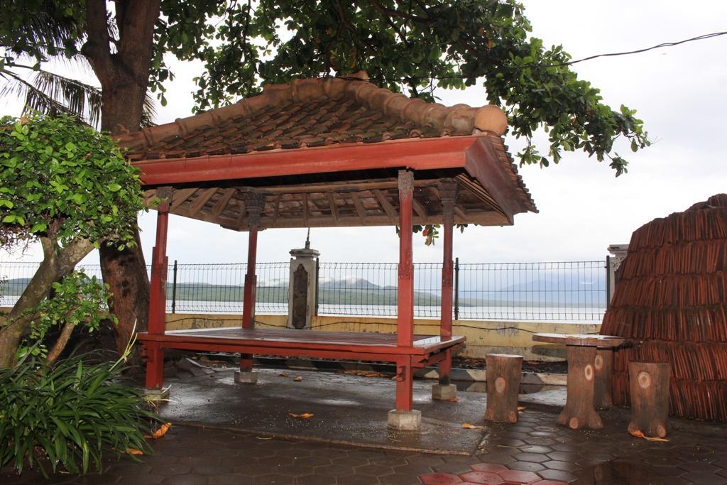 Baru Dua Beach Hotel Banyuwangi  Esterno foto