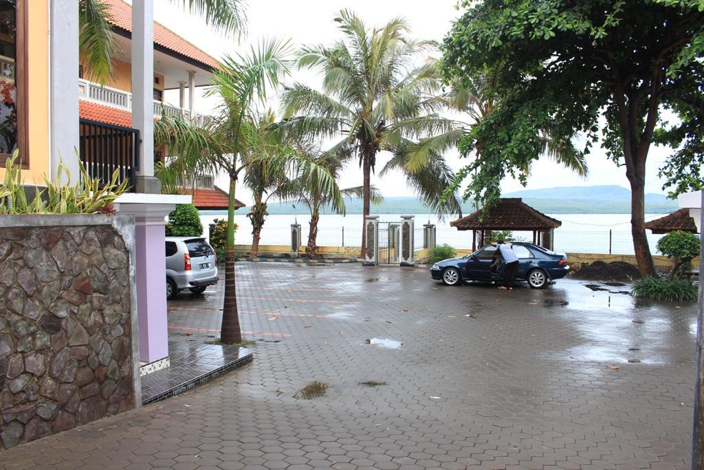 Baru Dua Beach Hotel Banyuwangi  Esterno foto